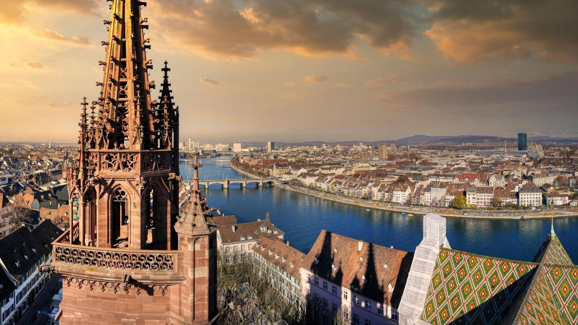 Exclusive Rooftop Duplex Penthouse - 200sqm - 280 Panoramic Views - Downtown Basel